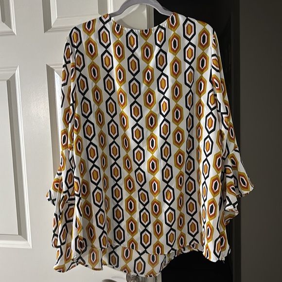 Geometric Pattern Blouse - Picture 6 of 6